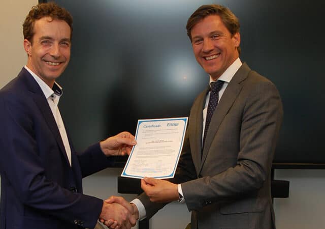 foto certificaatuitreiking asfaltkwaliteitsloket op 12 juni 2019 aan kws