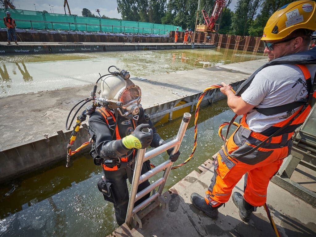 Werken onder water is 100% teamwork