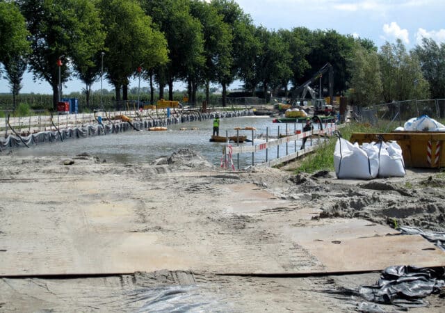 Aanleg folieconstructie in den natte N421 te HoutenENT ID2283