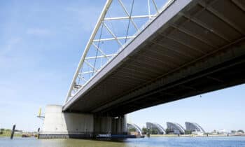 AdobeStock 217877130 Van Brienenoordbrug