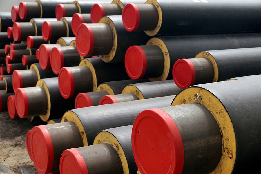 orig heating pipes AdobeStock 314948766