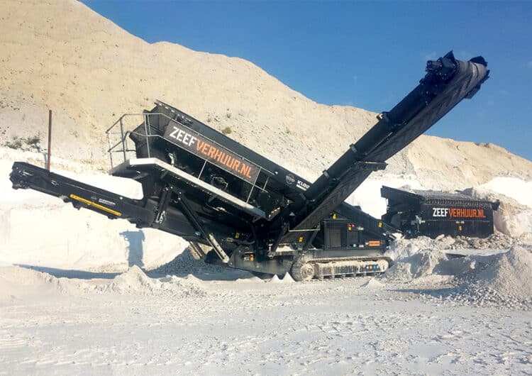 Zeefwerkzaamheden: van munitie uitzeven tot het scheiden van zilverpapiertjes op flessenhalzen 1