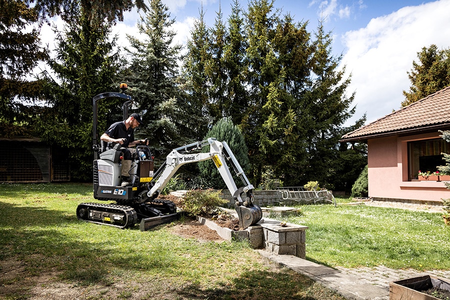 20220512 Bobcat E10e action 30