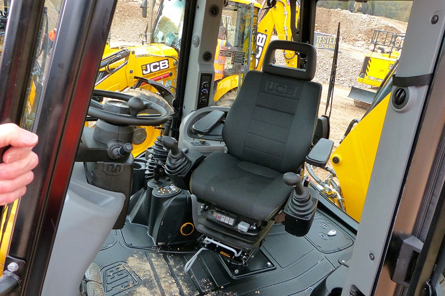 af fabriek dual drive in backhoe