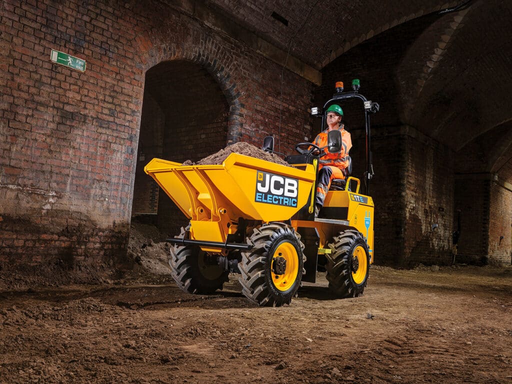 Een hele dag draaien op één acculading? JCB maakt het mogelijk