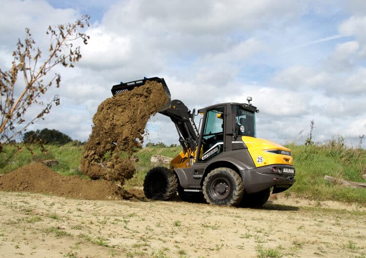 Elektrische zwenklader ideaal voor krappe werf 1