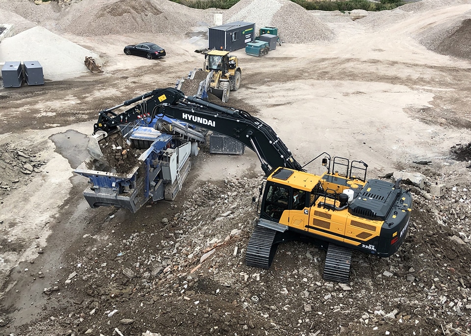 Nieuwe Hyundai HX330AL voor Lansers Trio