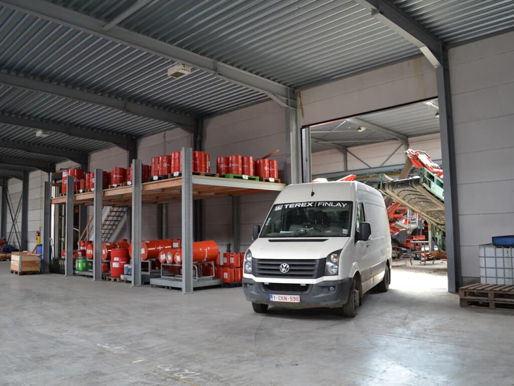 OLIEVOORRAAD IN WERKPLAATS