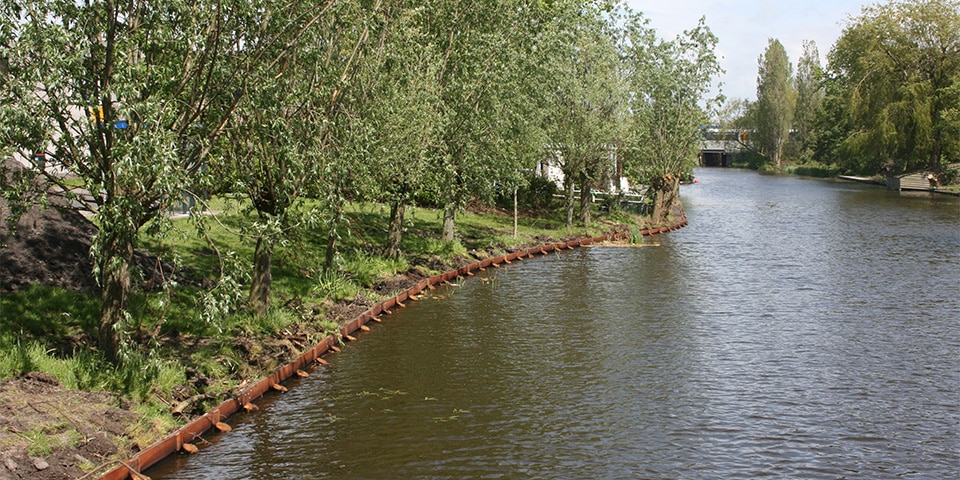 foto 1 gunstige milieuscore houten beschoeiing foto gwwhoutimport kopieren