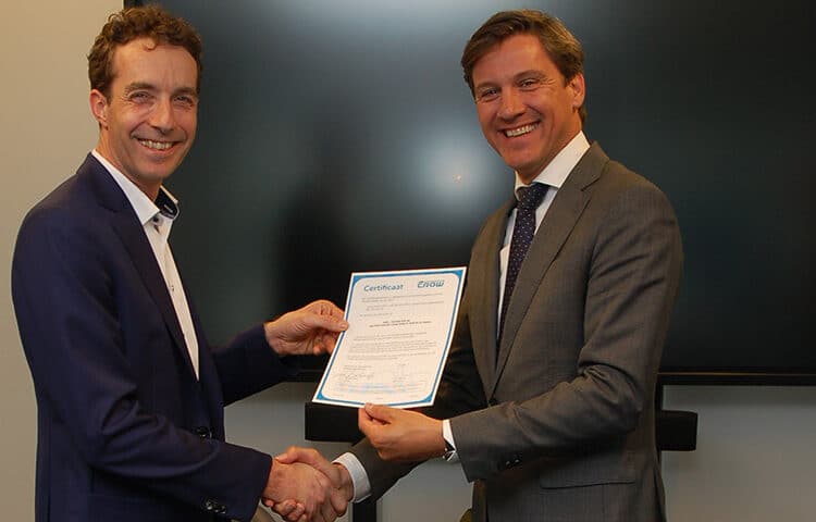 foto certificaatuitreiking asfaltkwaliteitsloket op 12 juni 2019 aan kws