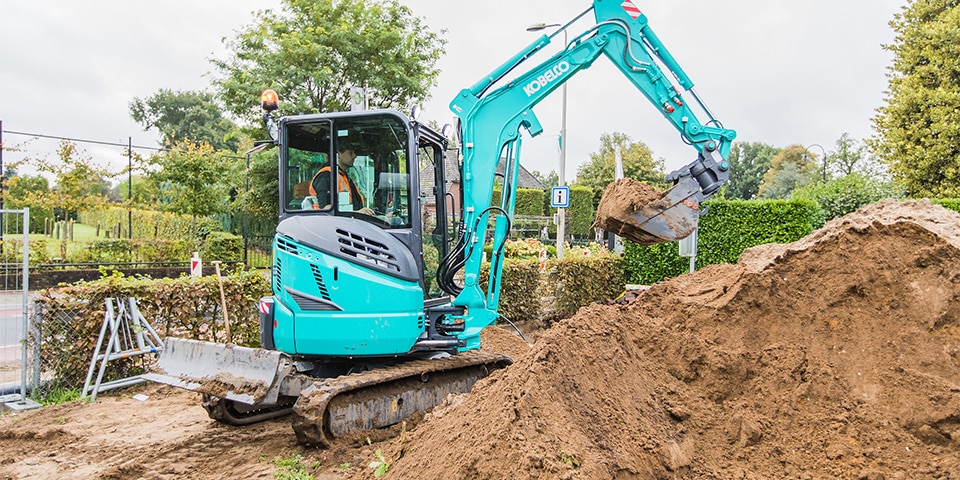 VIDEO | Kobelco SK28SR-6E voor BENZ