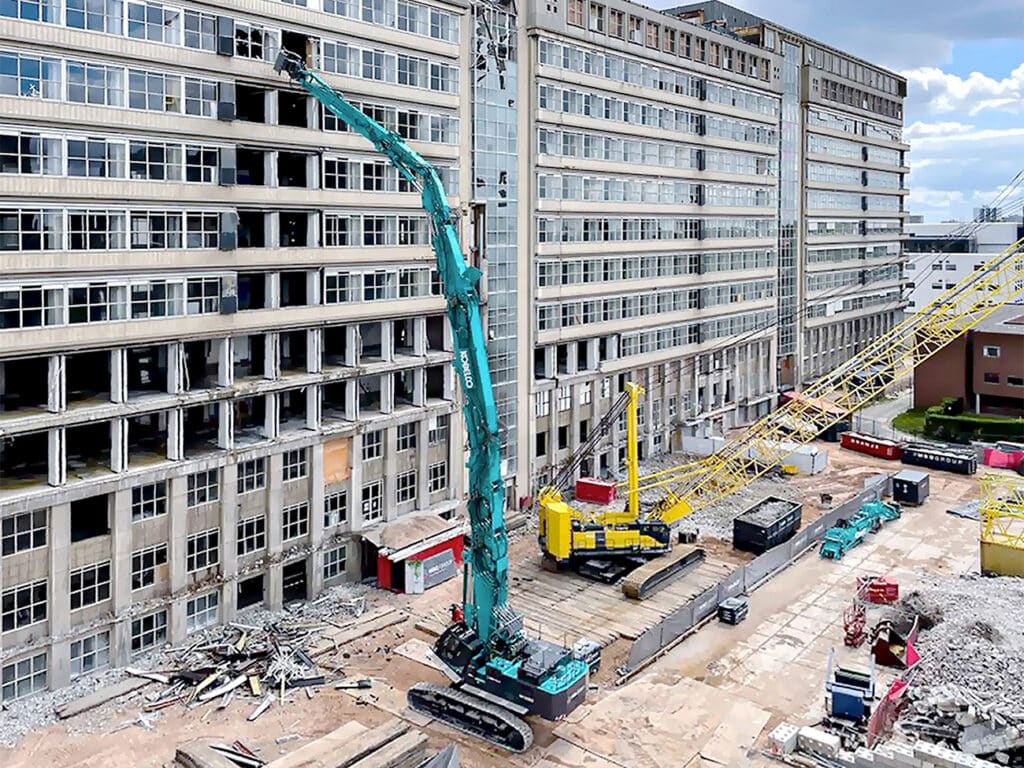 kobelco sk1300d sloop dijkzicht