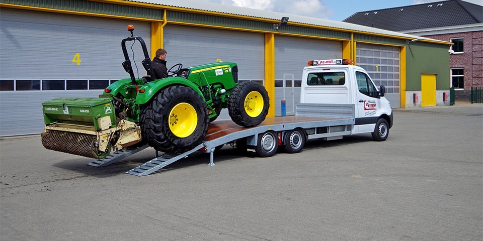 New trailer ideal for transporting lawn mowers, wheel loaders and tractors