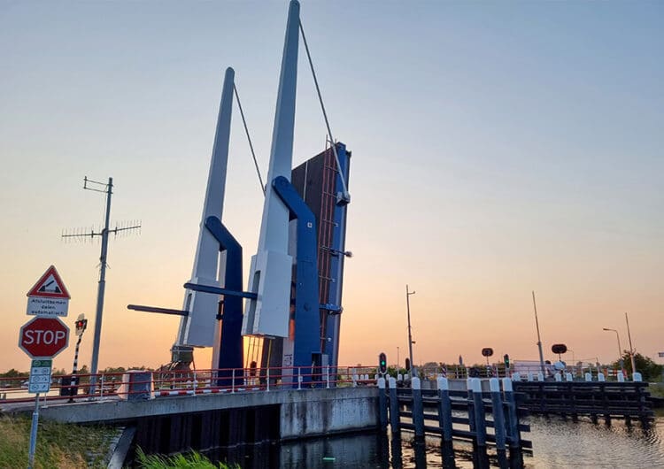 meerkerksebrug in geopende stand