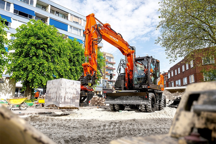 Hitachi ZX135W 7