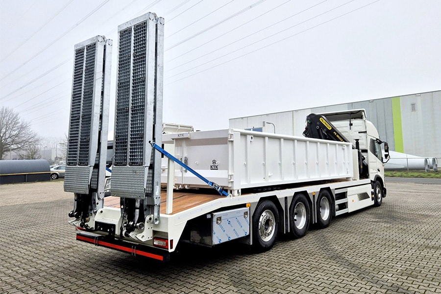 Volvo FMX Electric drive-up ramps