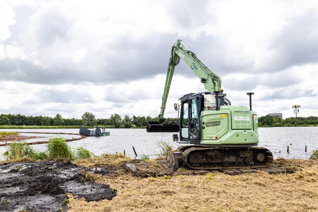 kemp 16762 afl Kobelco SK75SR 7 LR De Heer Land and Water LR 13