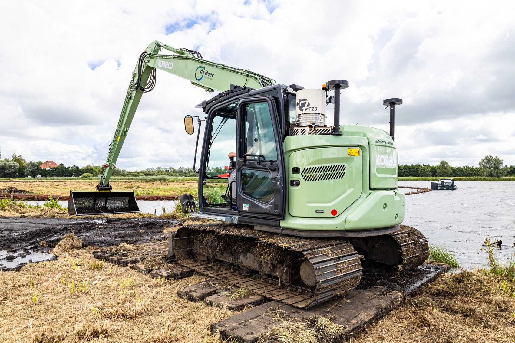 kemp 16762 afl Kobelco SK75SR 7 LR De Heer Land and Water LR 17