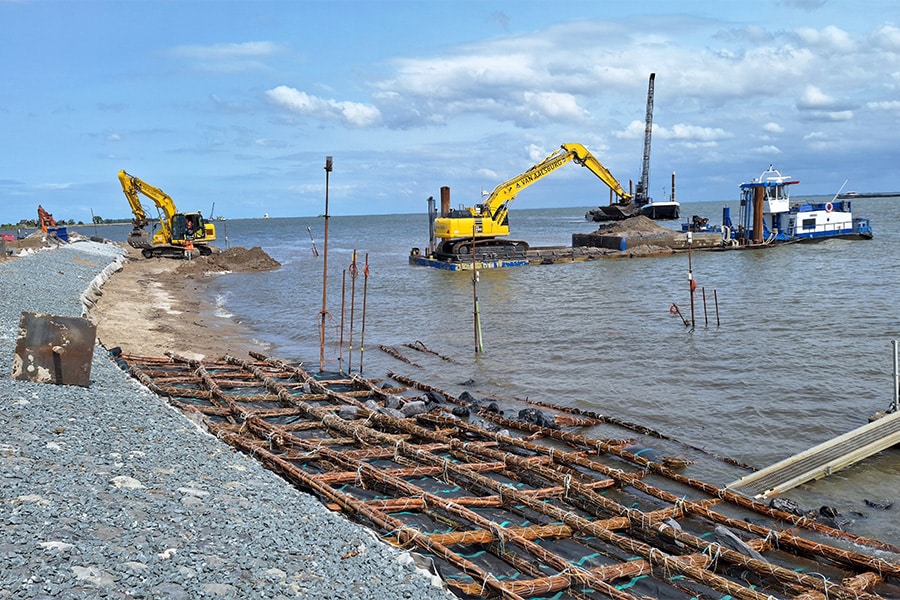 Van Aalsburg en DEME versterken dijk rond Marken met slimme waterbouwtechniek 8