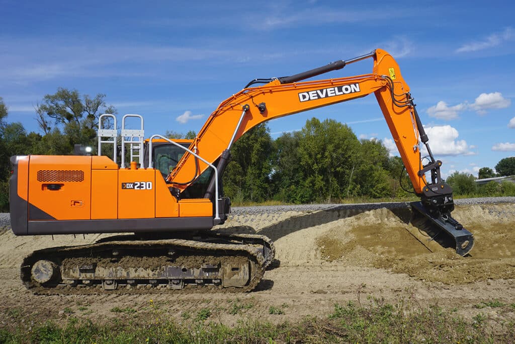 Succesvolle industrie-demo voor nieuwe Develon -9 serie rupsgraafmachine 1
