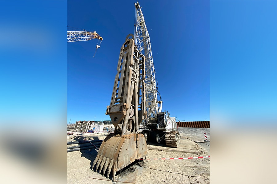 Distinguished in complex foundation work 2