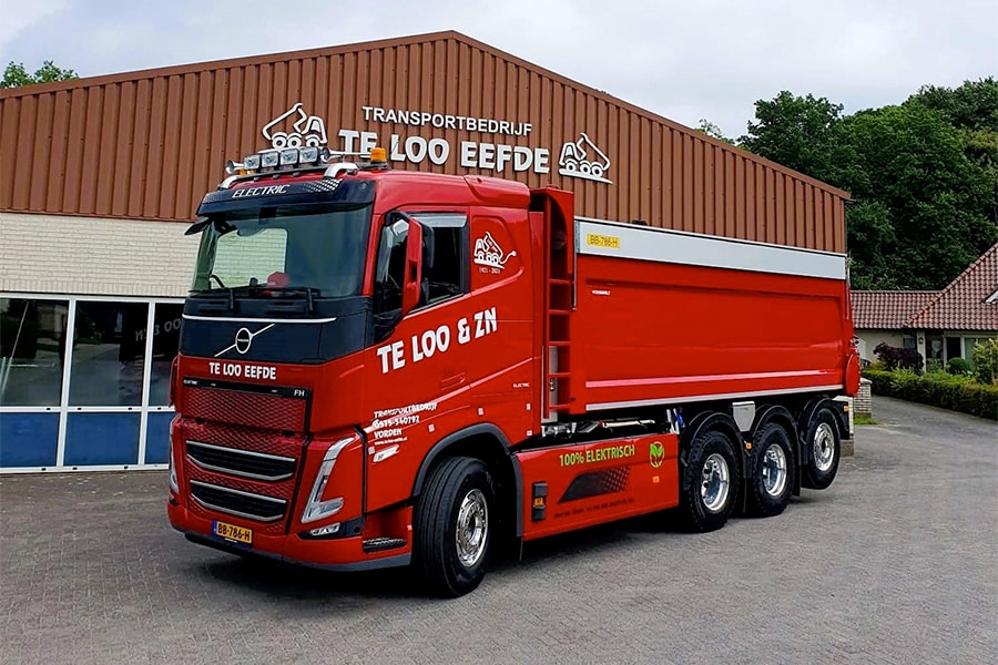 Te Loo BV kiest bij aanschaf 8x4 kiepauto voor Volvo FH Electric 4