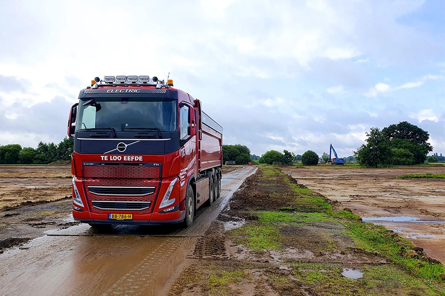 Te Loo BV kiest bij aanschaf 8x4 kiepauto voor Volvo FH Electric 2