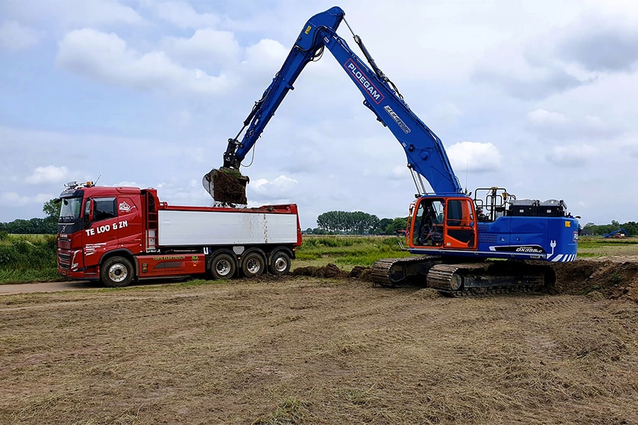 Te Loo BV kiest bij aanschaf 8x4 kiepauto voor Volvo FH Electric 6