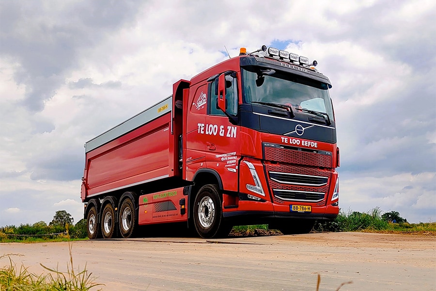 Te Loo BV chooses Volvo FH Electric 6 when buying 8x4 tipper truck