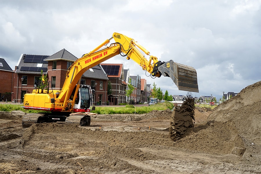 Niek Konijn versterkt machinepark met vijf Hitachi graafmachines 2