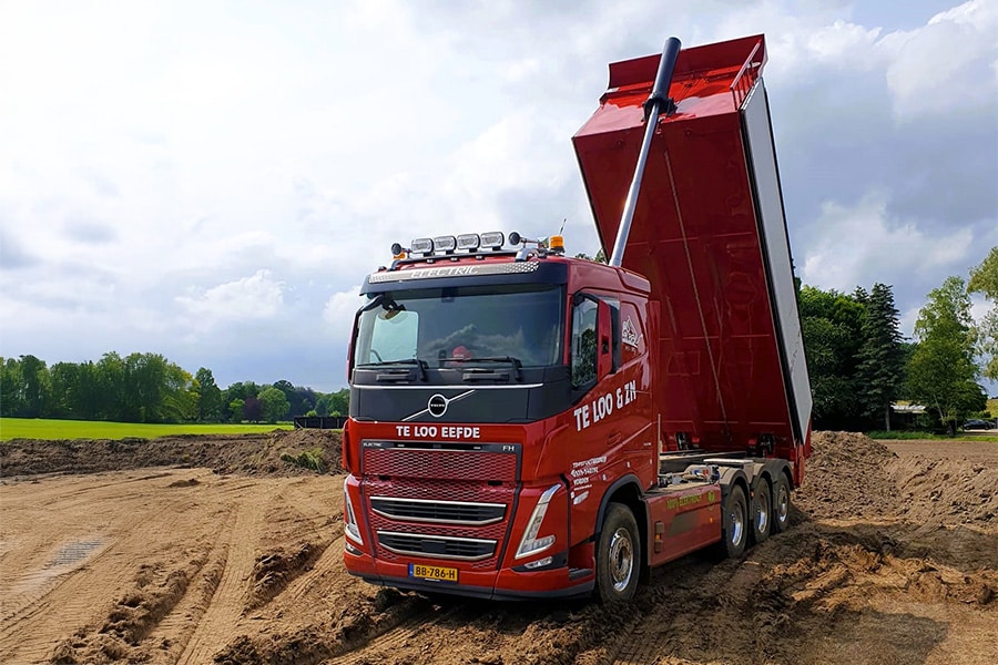 Te Loo BV kiest bij aanschaf 8x4 kiepauto voor Volvo FH Electric 1
