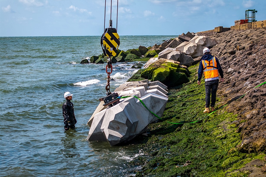 Golfbrekers van duurzame betonmengsels bij Zuidpier IJmuiden 3
