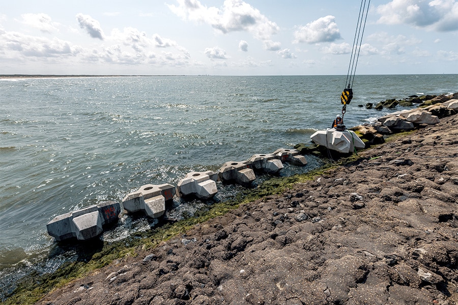 Golfbrekers van duurzame betonmengsels bij Zuidpier IJmuiden 1