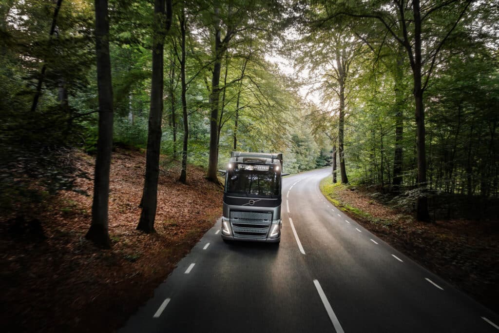 Volvo Trucks pushes for further fuel and CO2 savings with stop-start engine technology 2