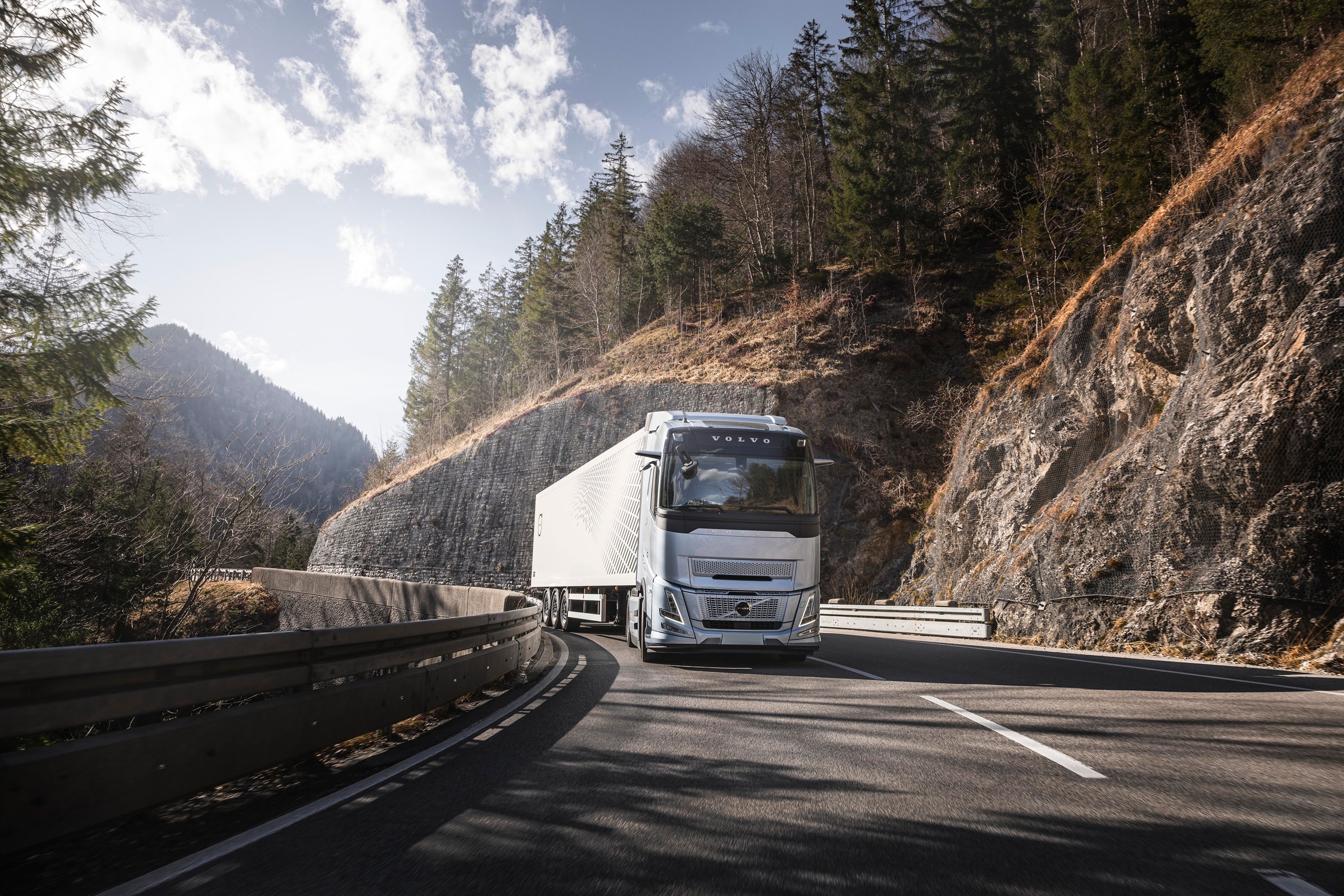 Volvo Trucks zet in op verdere besparing van brandstof en CO2-uitstoot met stop-start-motortechnologie  3