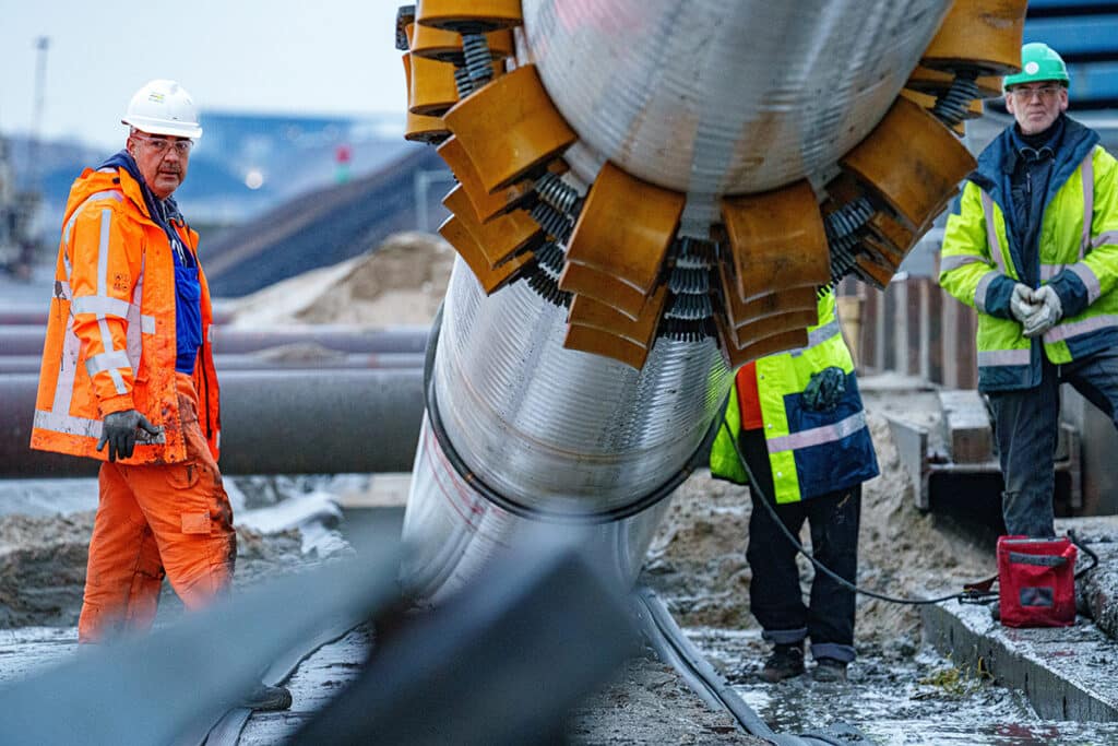 WarmtelinQ boort langste warmtetransportleiding onder Nieuwe Maas 1