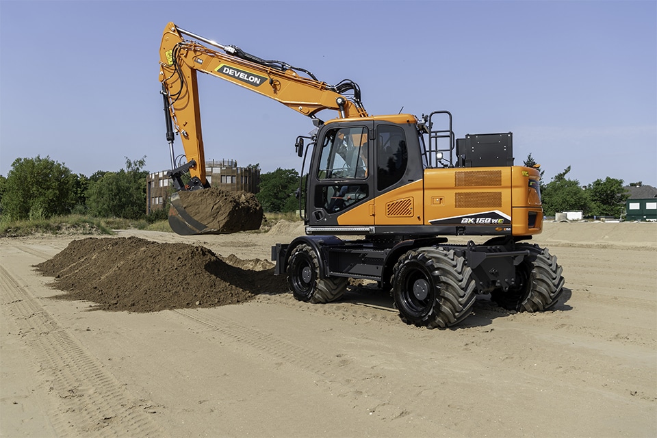Develon launches new range of electric excavators, delivering full performance with zero emissions 3