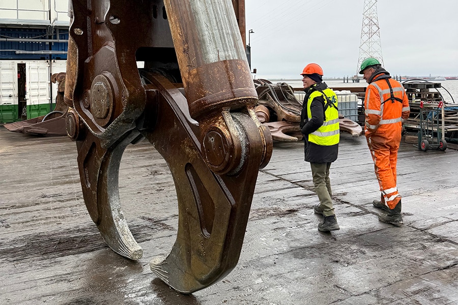 Hightech precisiewerk onder zwaar stromend water 2