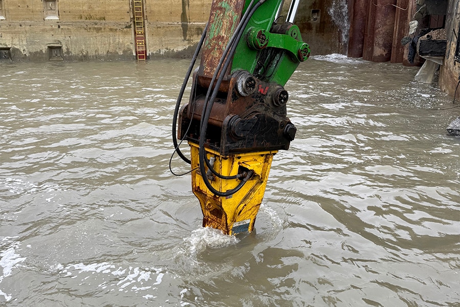 Hightech precisiewerk onder zwaar stromend water 4