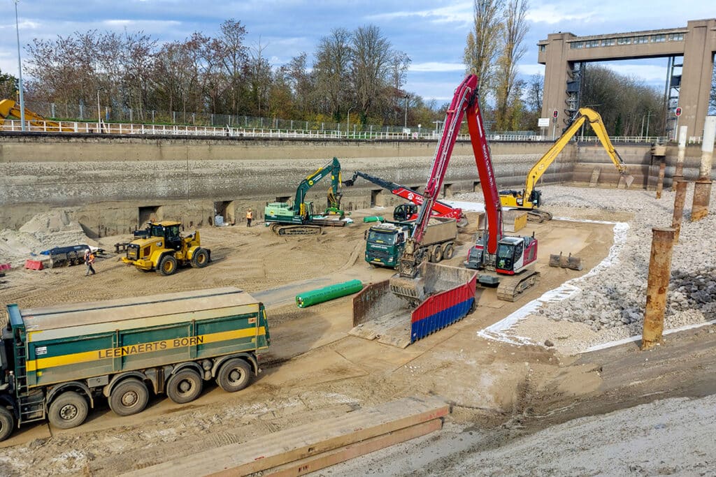 Robuuste afdichting met bentonietmatten Westkolk Sluis Born 1
