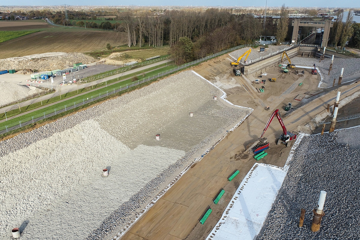 Louwers Mediagroep – Erd-/Straßen-/Wasserbau Niederlande