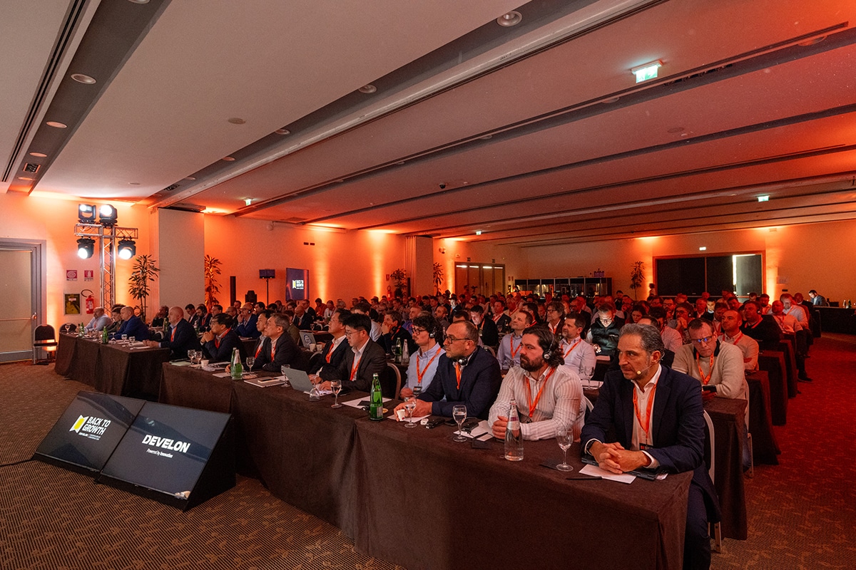 Develon richt zich op groei tijdens de Europese dealerconferentie van 2026 6