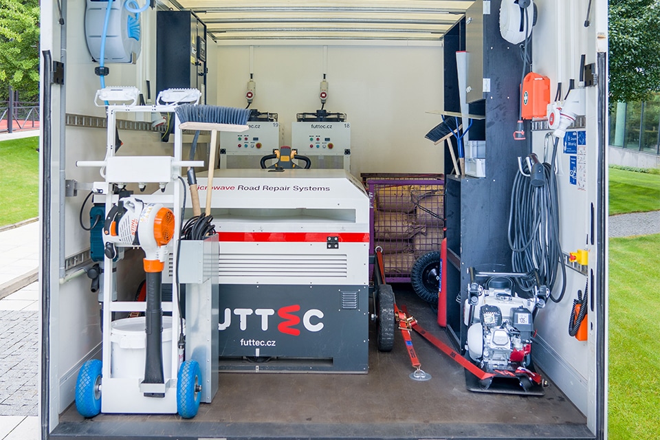 Microgolftechnologie van Futtec maakt duurzame reparatie van asfalt zelfs bij vorst mogelijk 1