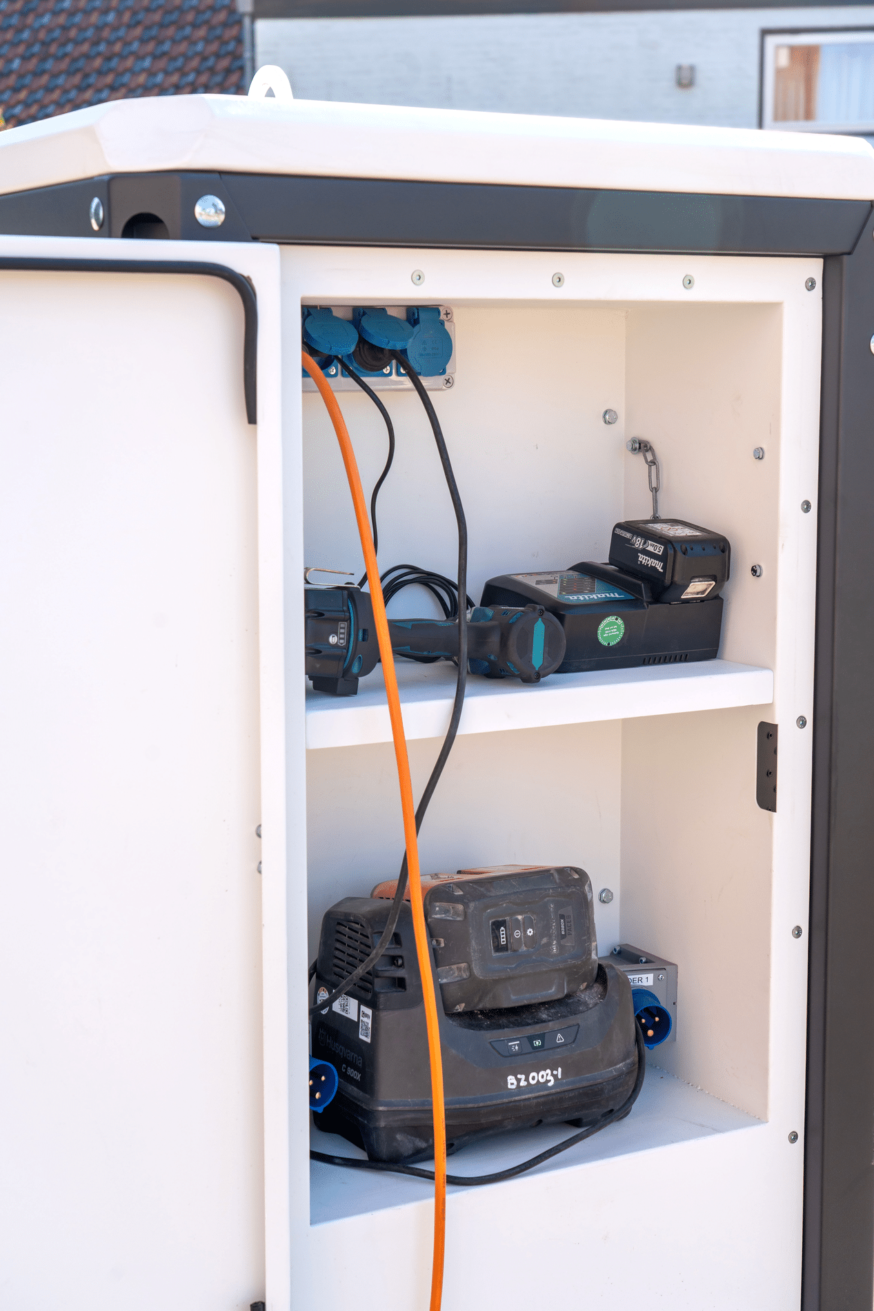 The smart link between limited grid connection and full construction site 3