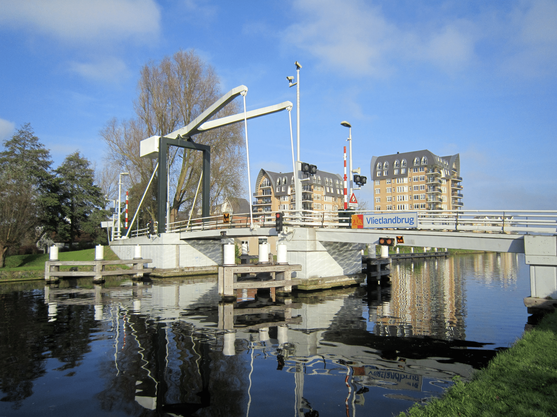 Louwers Mediagroep – Erd-/Straßen-/Wasserbau Niederlande