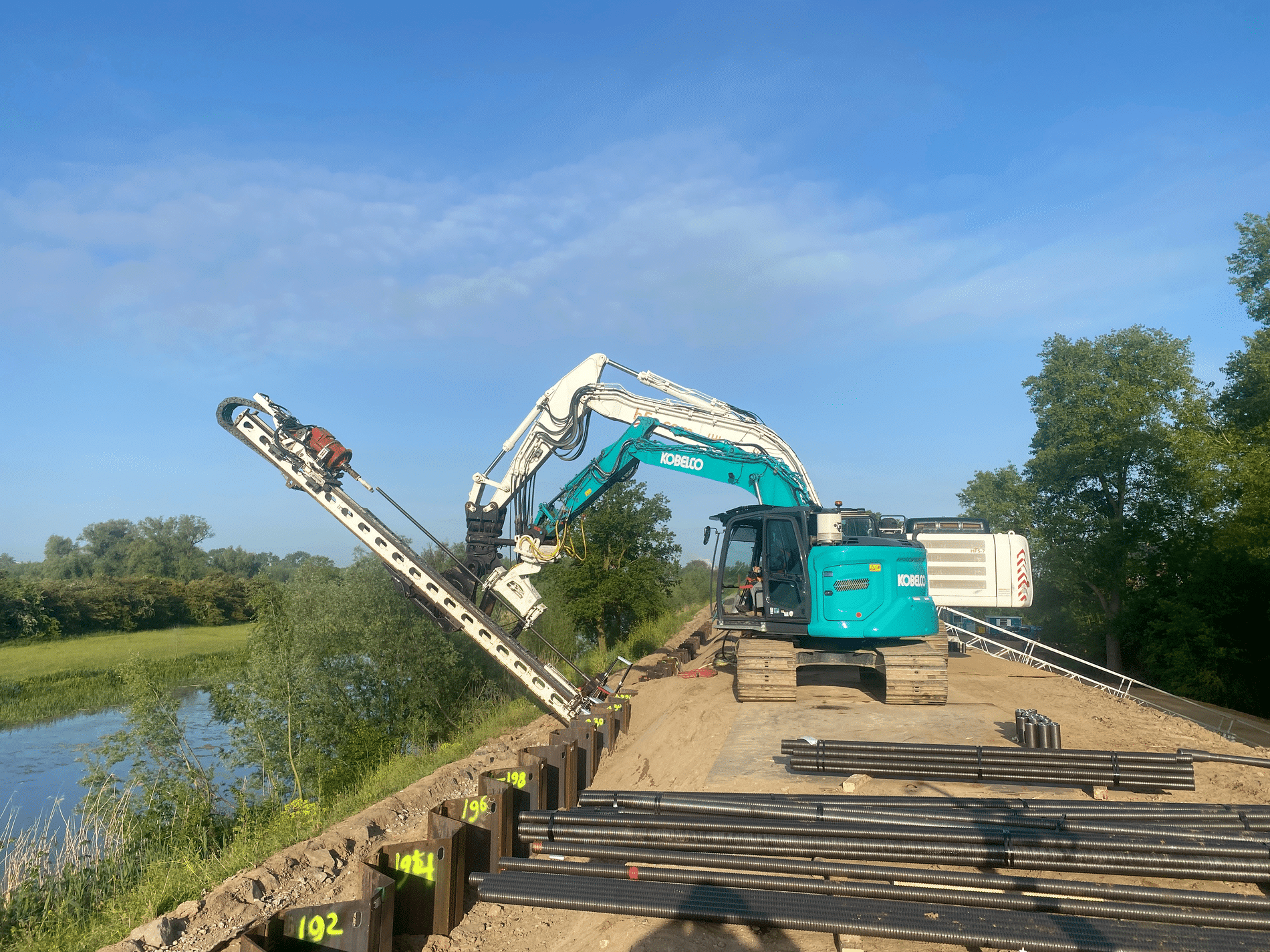 Louwers Mediagroep – Erd-/Straßen-/Wasserbau Niederlande