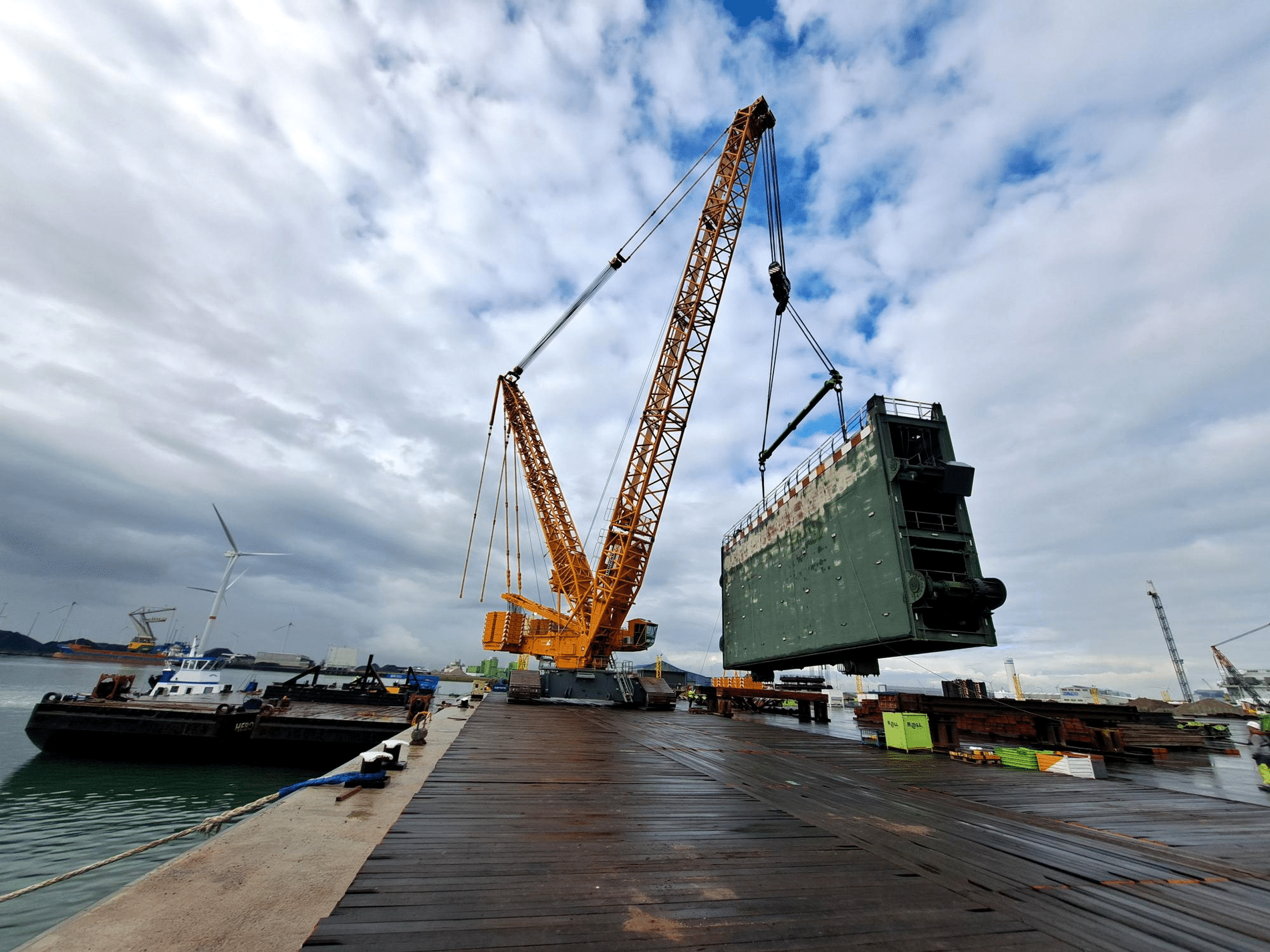 Gemodificeerde 400 ton zware sluisdeuren bevorderen schutproces 1