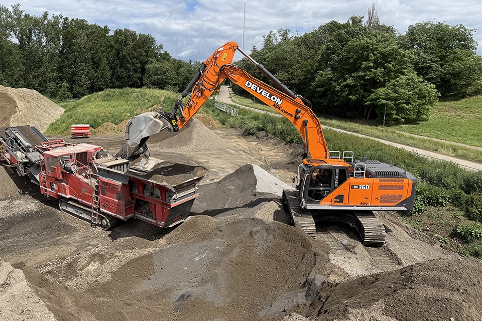 Kok Lexmond neemt eerste Develon DX360LC-9 Smart-rupsgraafmachine in gebruik 2