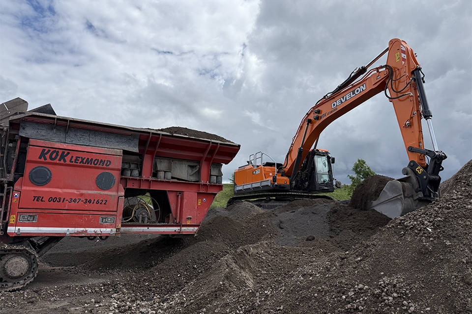 Kok Lexmond neemt eerste Develon DX360LC-9 Smart-rupsgraafmachine in gebruik 1