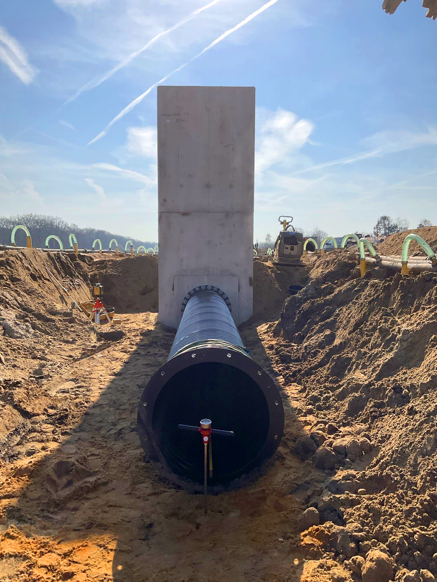 Steel culverts for dike reinforcement in Arcen 1
